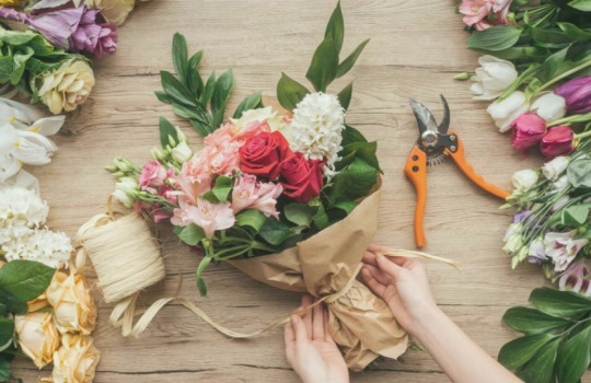 Rekomendasi Istana Florist untuk Solusi Praktis Mengirim Karangan Bunga ke Seluruh Indonesia